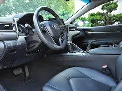 2021 Toyota Camry 2.5HGVP, белый — фото 6