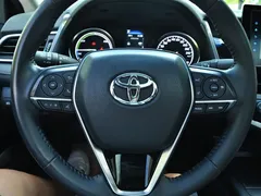 2021 Toyota Camry 2.5HGVP, белый — фото 8
