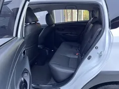 2022 Toyota Yaris L Zhixuan X 1.5L CVT Luxury Plus, белый — фото 13