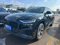 2021 Audi Q8 55 TFSI Sport, чёрный — фото 1