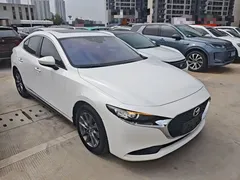2020 Mazda 3 1.5L, белый — фото 4