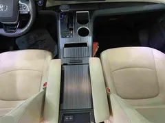 2023 Toyota Granvia 2.5L Hybrid Premium VIP, белый — фото 9