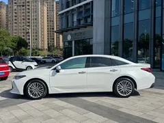 2019 Toyota Avalon Hybrid 2.5L XLE Premium, белый — фото 3