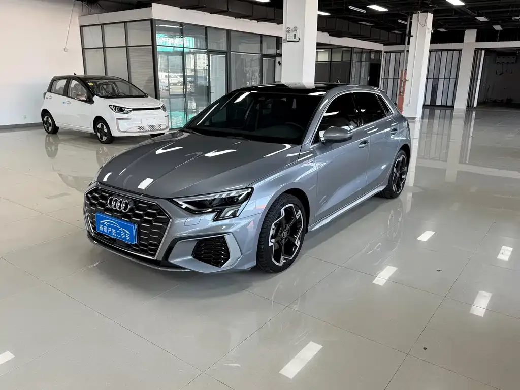 2023 Audi A3 Sportback 35 TFSI Luxury Sport