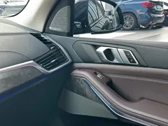 2022 BMW X5 30Li Premium M Sport Package, чёрный — фото 11