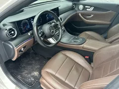 2021 Mercedes-Benz E-Class E 300 L Sport Premium, белый — фото 9