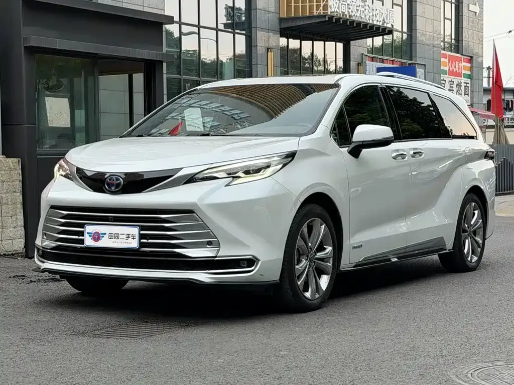 2021 Toyota Sienna 2.5L Hybrid Platinum