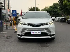 2021 Toyota Sienna 2.5L Hybrid Platinum, белый — фото 2