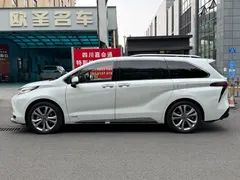 2021 Toyota Sienna 2.5L Hybrid Platinum, белый — фото 3
