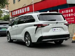 2021 Toyota Sienna 2.5L Hybrid Platinum, белый — фото 4
