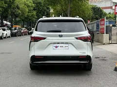 2021 Toyota Sienna 2.5L Hybrid Platinum, белый — фото 5