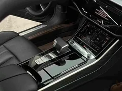 2022 Audi A8L 55 TFSI quattro Premium Collector's Edition, чёрный — фото 12