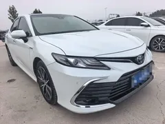 2021 Toyota Camry Hybrid 2.5HG Luxury, белый — фото 3