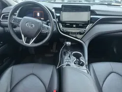 2021 Toyota Camry Hybrid 2.5HG Luxury, белый — фото 5