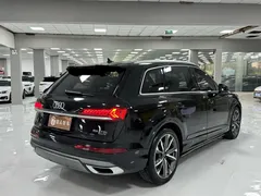2022 Audi Q7 55 TFSI quattro S line Sport, чёрный — фото 9
