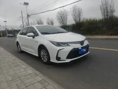 2022 Toyota Corolla 1.8L Hybrid E-CVT, белый — фото 3