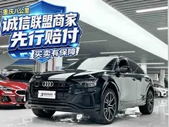 2022 Audi Q8 55 TFSI, чёрный — фото 1