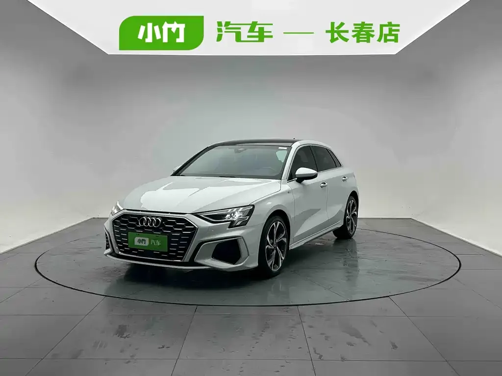 2022 Audi A3 Sportback 35 TFSI Luxury Sport