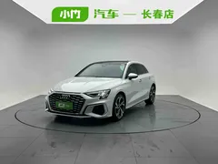 2022 Audi A3 Sportback 35 TFSI Luxury Sport, белый — фото 1
