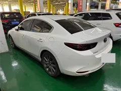 2022 Mazda 3 2.0L AT, белый — фото 4
