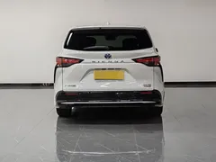 2021 Toyota Sienna 2.5L Hybrid Premium, белый — фото 5