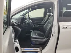 2021 Toyota Sienna 2.5L Hybrid Premium, белый — фото 11