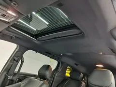 2021 Toyota Sienna 2.5L Hybrid Premium, белый — фото 13