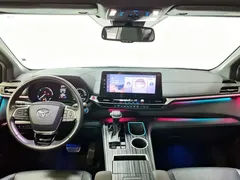 2021 Toyota Sienna 2.5L Hybrid Premium, белый — фото 14