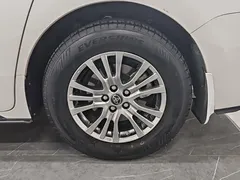 2021 Toyota Sienna 2.5L Hybrid Premium, белый — фото 17