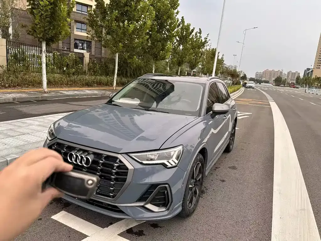 2023 Audi Q3 40 TFSI RS Package