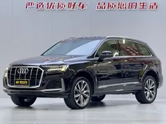 2021 Audi Q7 55 TFSI quattro S line Sport, чёрный — фото 1