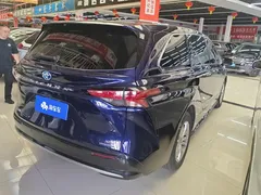 2021 Toyota Sienna 2.5L Hybrid Ultimate, синий — фото 3