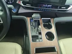 2021 Toyota Sienna 2.5L Hybrid Ultimate, синий — фото 16