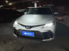 2021 Toyota Camry 2.0G Luxury, белый — фото 2