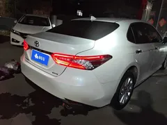 2021 Toyota Camry 2.0G Luxury, белый — фото 3