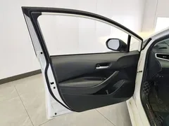 2021 Toyota Corolla 1.2T S-CVT Luxury, белый — фото 7