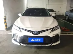2023 Toyota Camry Hybrid 2.5HG Luxury, белый — фото 2