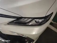 2023 Toyota Camry Hybrid 2.5HG Luxury, белый — фото 5