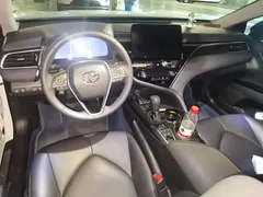 2023 Toyota Camry Hybrid 2.5HG Luxury, белый — фото 12