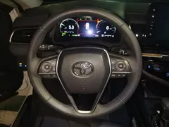 2023 Toyota Camry Hybrid 2.5HG Luxury, белый — фото 15
