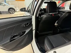 2022 Toyota Yaris L Zhixuan 1.5L CVT Luxury Plus, белый — фото 16