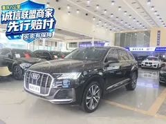 2020 Audi Q7 55 TFSI quattro S line Sport, чёрный — фото 1
