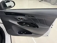 2022 Toyota Yaris L Zhixuan X 1.5L CVT Luxury Plus, белый — фото 6