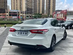 2021 Toyota Camry 2.5G Luxury, белый — фото 7