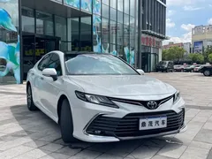 2021 Toyota Camry 2.5G Luxury, белый — фото 8
