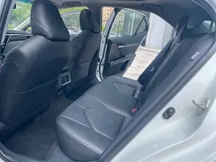 2021 Toyota Camry 2.5G Luxury, белый — фото 11