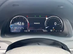 2021 Toyota Camry 2.5G Luxury, белый — фото 16