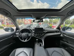 2021 Toyota Camry 2.5G Luxury, белый — фото 21