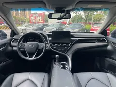2021 Toyota Camry 2.5G Luxury, белый — фото 22