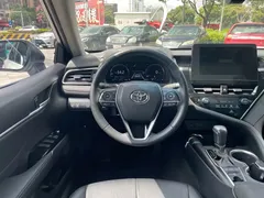 2021 Toyota Camry 2.5G Luxury, белый — фото 23